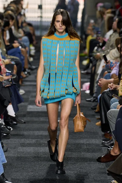 Look 19
